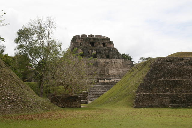 Xunantunich: El Castillo, across plazas