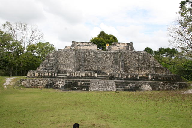 Xunantunich: view across plazas to El Castillo