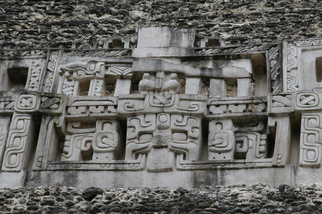 Xunantunich: El Castillo, decorations