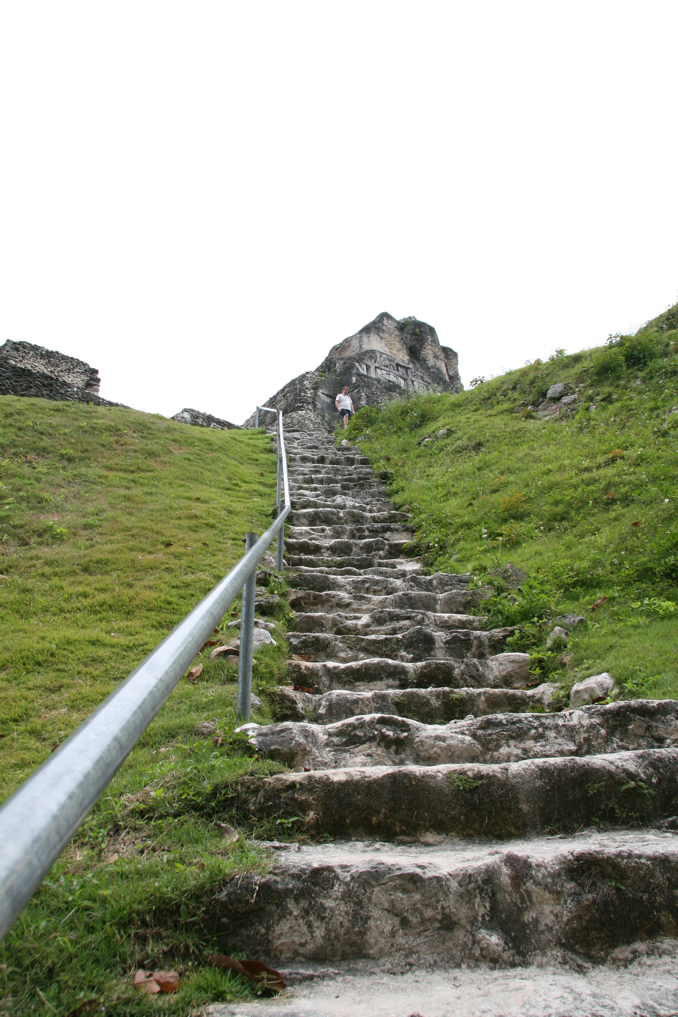 Xunantunich: steps down from El Castillo