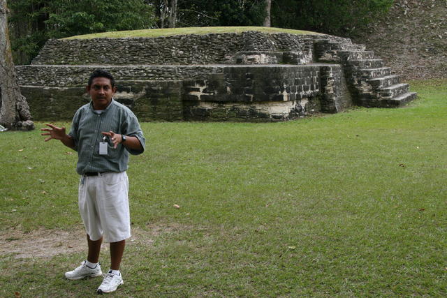 Xunantunich: guide, ruins