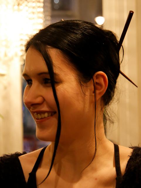 Pia Gerhardt (Lixxus) - chopstick use