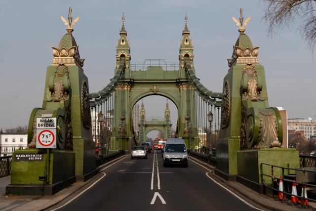 Hammersmith Bridge (facing north)