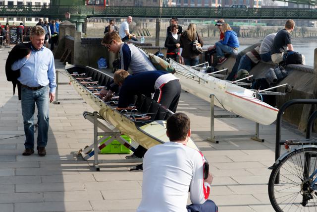 Rowing boat assembly